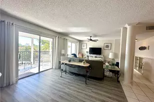 555 Park Shore Dr, Naples, FL 34103 - Photo 11