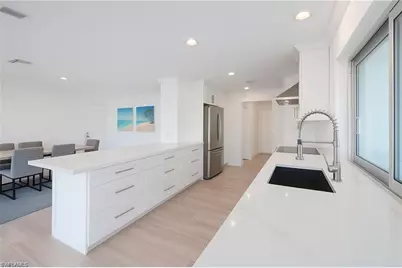 1250 Tuna Ct, Naples, FL 34102 - Photo 9