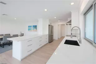 1250 Tuna Ct, Naples, FL 34102 - Photo 9