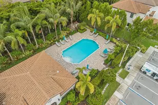 8805 Madrid Cir, Naples, FL 34104 - Photo 5