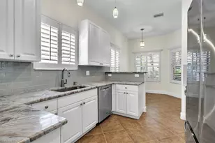 837 Vistana Cir, Naples, FL 34119 - Photo 9