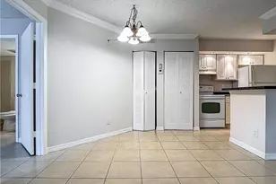 194 Santa Clara Dr, Naples, FL 34104 - Photo 7