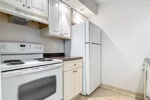 194 Santa Clara Dr, Naples, FL 34104 - Photo 13