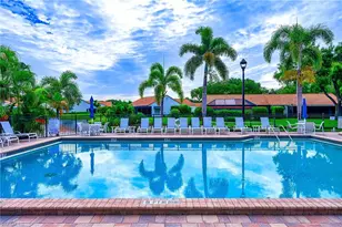 586 Beachwalk Cir, Naples, FL 34108 - Photo 31