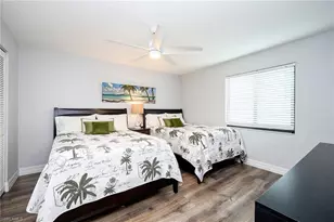 586 Beachwalk Cir, Naples, FL 34108 - Photo 19