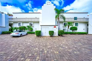 586 Beachwalk Cir, Naples, FL 34108 - Photo 3
