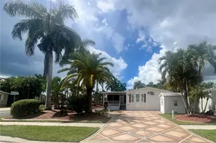 1352 Amethyst Lake Ln, Naples, FL 34114 - Photo 3