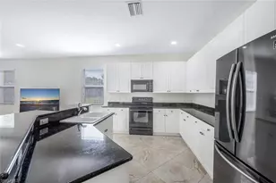 1945 Isla De Palma Cir, Naples, FL 34119 - Photo 5