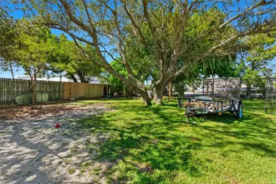 1000 S Alhambra Cir, Naples, FL 34103 - Photo 45