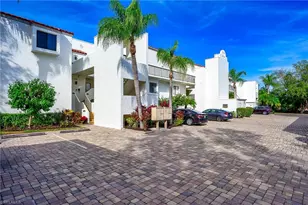 586 Beachwalk Cir, Naples, FL 34108 - Photo 1