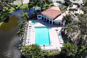 586 Beachwalk Cir, Naples, FL 34108 - Photo 21