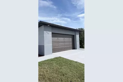 922 Richmond Ave N, Lehigh Acres, FL 33972 - Photo 9