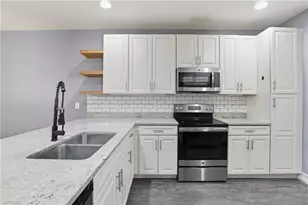 7894 Bristol Cir, Naples, FL 34120 - Photo 9