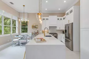 28560 Calabria Ct, Naples, FL 34110 - Photo 9