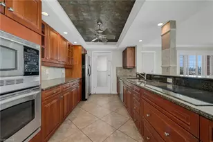 222 Harbour Dr, Naples, FL 34103 - Photo 9