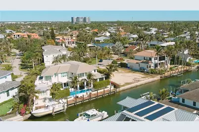 1670 Dolphin Ct, Naples, FL 34102 - Photo 9