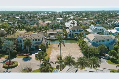 1670 Dolphin Ct, Naples, FL 34102 - Photo 3