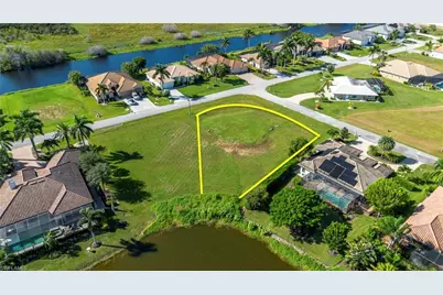 17994 Bluewater Dr, Naples, FL 34114 - Photo 7