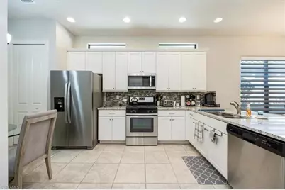 8160 Venetian Pointe Dr, Fort Myers, FL 33908 - Photo 13