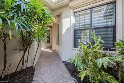 8160 Venetian Pointe Dr, Fort Myers, FL 33908 - Photo 5