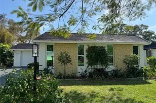 215 Lanchester Ct, Naples, FL 34112 - Photo 1