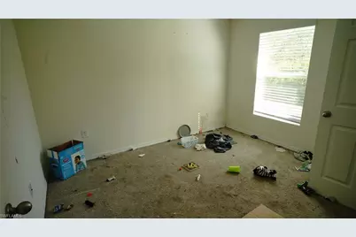 666 Vanola Ct, Lehigh Acres, FL 33972 - Photo 5