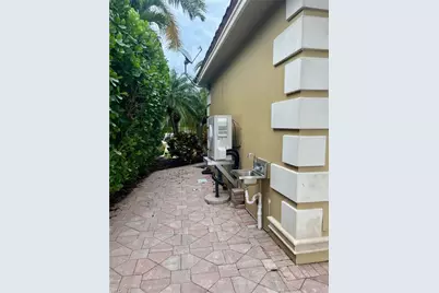 4931 Coach Ln, Naples, FL 34114 - Photo 11