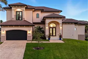 388 Pine Ave, Naples, FL 34108 - Photo 1