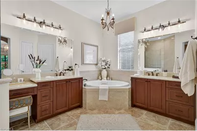 990 Tivoli Ct, Naples, FL 34104 - Photo 15