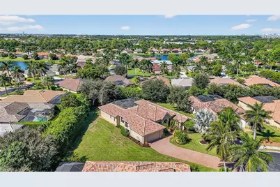 990 Tivoli Ct, Naples, FL 34104 - Photo 3