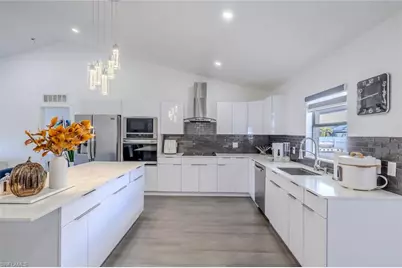 326 NE 10th Ter, Cape Coral, FL 33909 - Photo 19