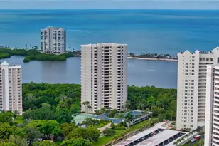 5555 Heron Point Dr, Naples, FL 34108 - Photo 3