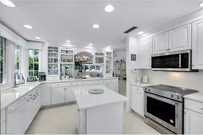 635 Bridgeway Ln, Naples, FL 34108 - Photo 13