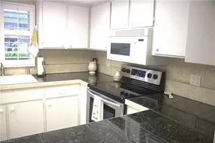 200 Valley Stream Dr, Naples, FL 34113 - Photo 5