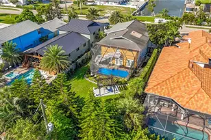 10242 Vanderbilt Dr, Naples, FL 34108 - Photo 47