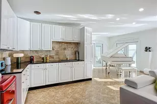 10242 Vanderbilt Dr, Naples, FL 34108 - Photo 23