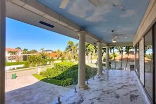 10242 Vanderbilt Dr, Naples, FL 34108 - Photo 7