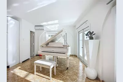 10242 Vanderbilt Dr, Naples, FL 34108 - Photo 9