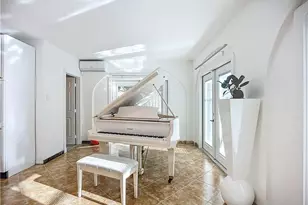 10242 Vanderbilt Dr, Naples, FL 34108 - Photo 9