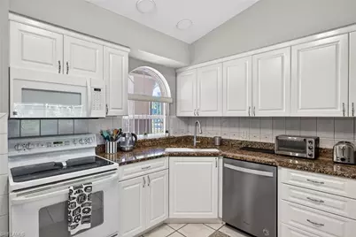 258 Willoughby Dr, Naples, FL 34110 - Photo 11