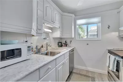766 Central Ave #303, Naples, FL 34102 - Photo 5
