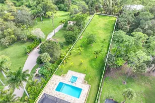 1890 Oakes Blvd, Naples, FL 34119 - Photo 37