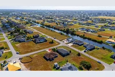 2526 NE 2nd Pl, Cape Coral, FL 33909 - Photo 29