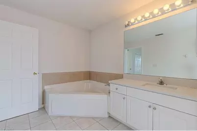 2526 NE 2nd Pl, Cape Coral, FL 33909 - Photo 19