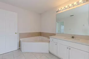 2526 NE 2nd Pl, Cape Coral, FL 33909 - Photo 19