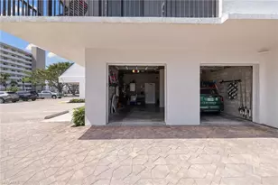 10482 Gulf Shore Dr, Naples, FL 34108 - Photo 23