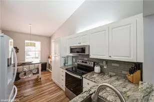 290 Robin Hood Cir, Naples, FL 34104 - Photo 17