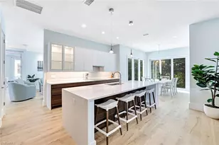 2515 Royal Palm Ct, Naples, FL 34103 - Photo 9