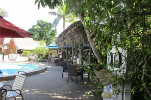 2555 9th St N, Naples, FL 34103 - Photo 17