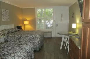 2555 9th St N, Naples, FL 34103 - Photo 5